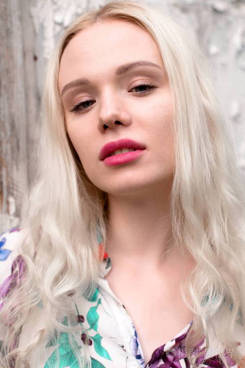 andexplicitsexualcontent.FootballstarDallasGuntherhaseverythingany18-year-oldboywouldwant-afastcar